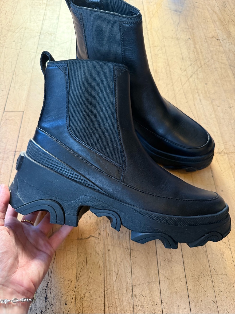 SOREL Brex Waterproof Chelsea Boots Chunky Lug Sole Platform Round Toe Pull On 9